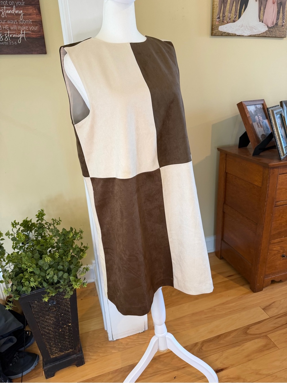 NWT Miou Muse Colorblock Sleeveless Shift Dress in Brown and Cream Mini